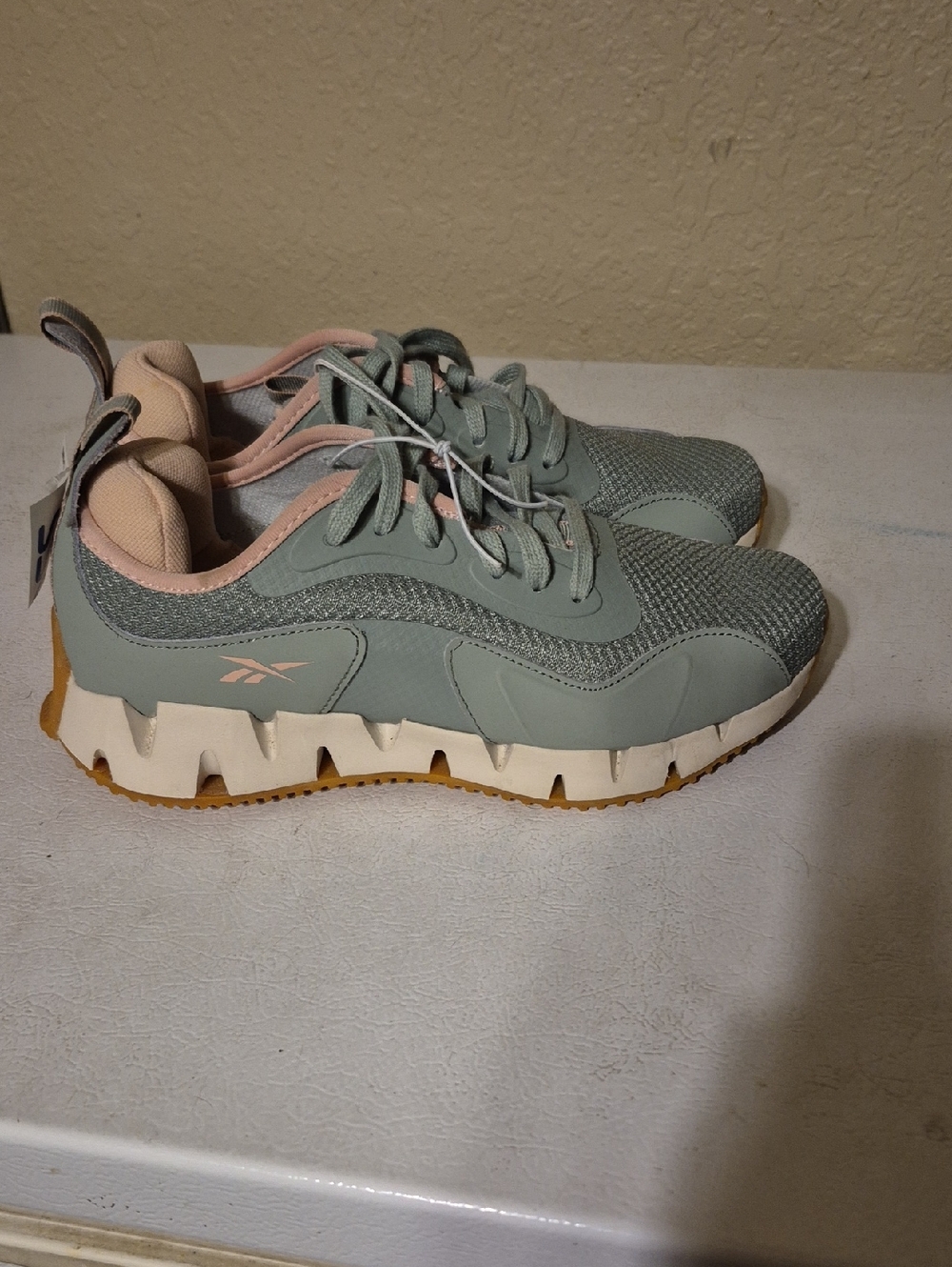 Reebok Women's Mint Green and Blush 8.5 Lace-Up Sneakers